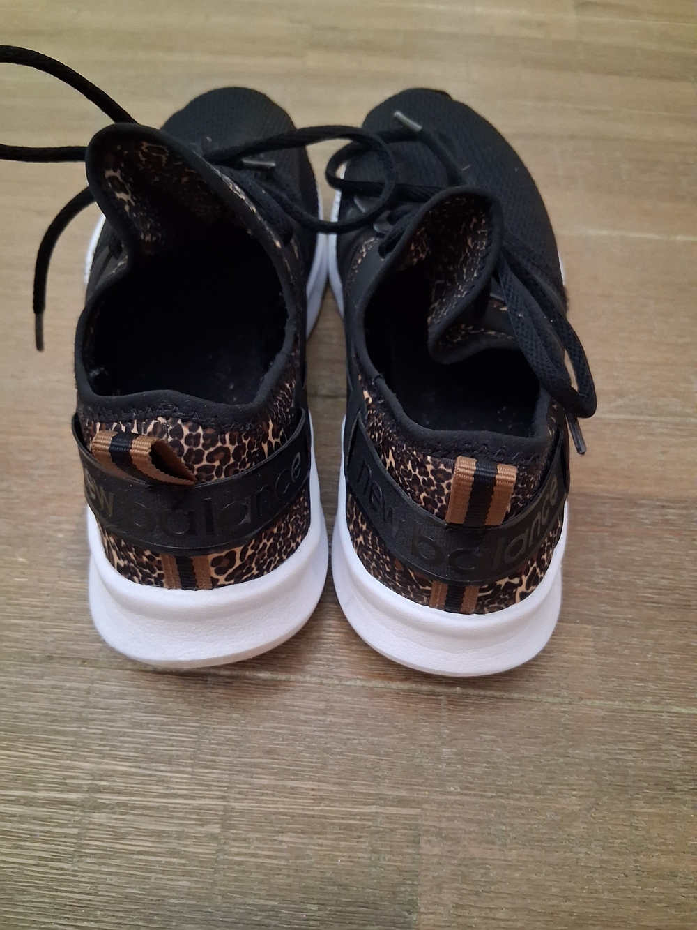 New Balance Women’s Black Knit Sneakers with Leopard Trim 7.5 - Picture 2 of 7